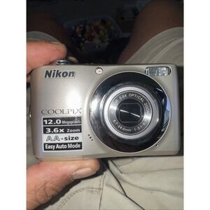 Nikon COOLPIX L22 12.0MP Silver‎ Digital Camera - Lens Error - (READ)